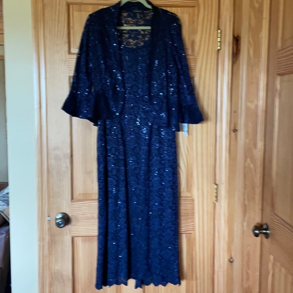 R&M Richards Dresses & Skirts - Long Lace Jacket Dress